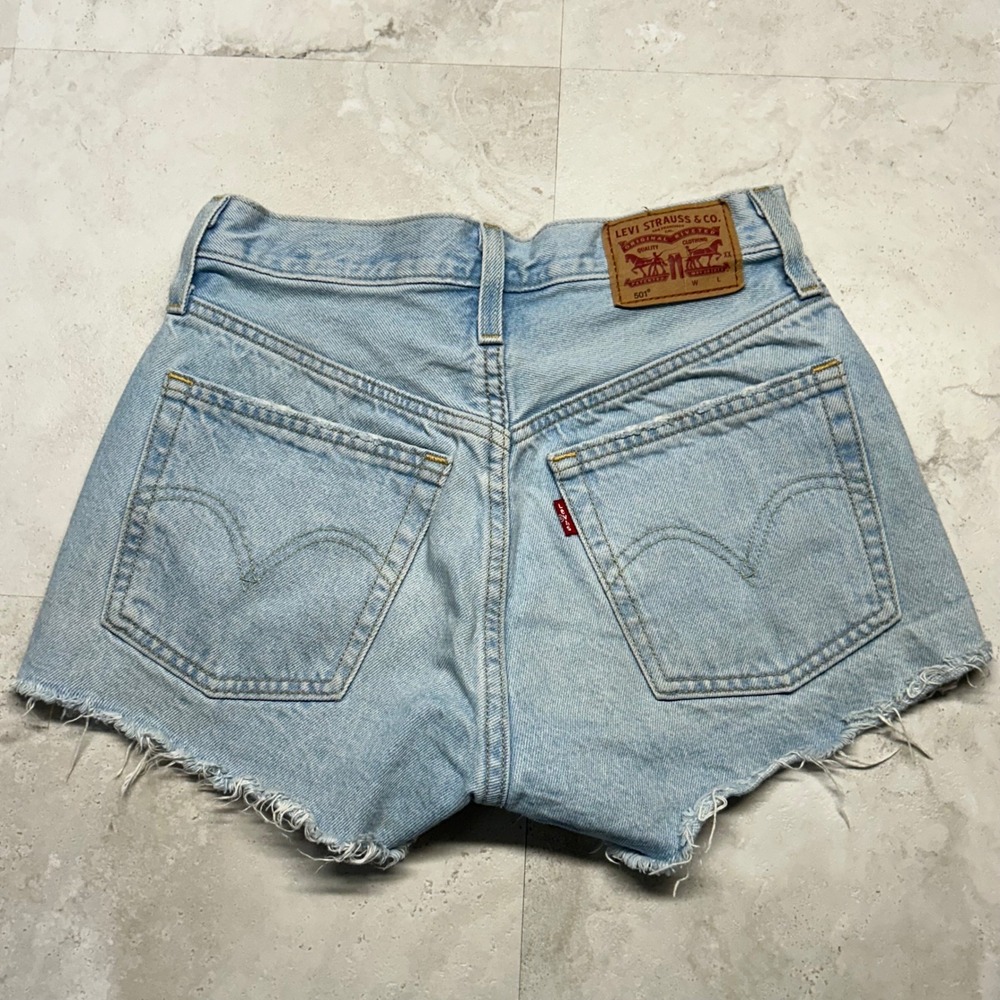 Levi's 501 High Waisted Distressed Denim Shorts Light Wash Women Size 0 Y2K
